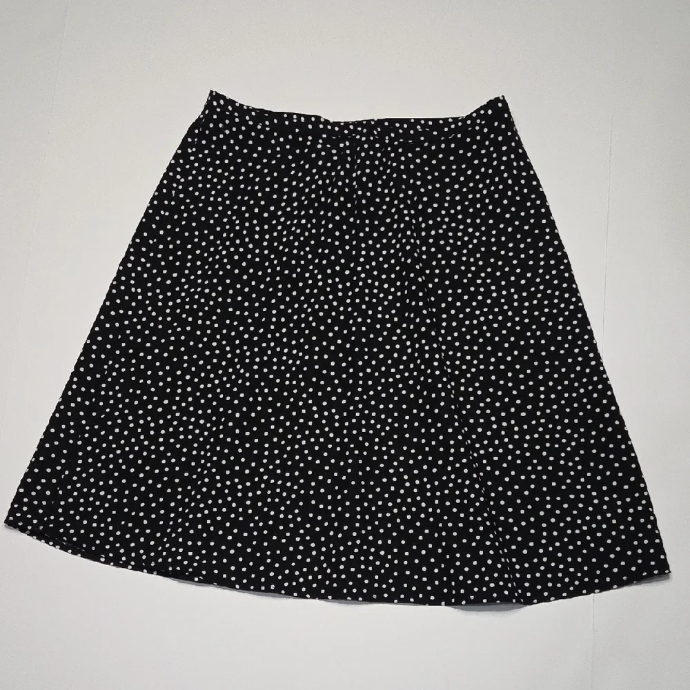 Elegant Black and White‎ Dotted A-Line Skirt